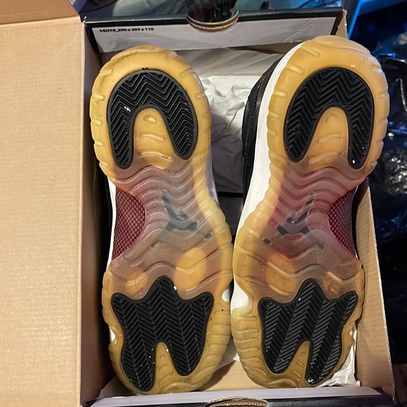 AIR JORDAN 11 RETRO 72-10 - Picture 6 of 6